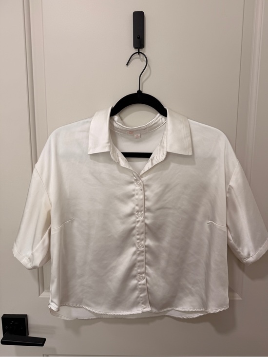 Gianni Bini Tops - Gianni Bini Ivory Satin Button-Down Boxy Top